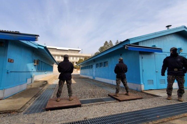 หมู่บ้านสงบศึกที่รกร้างเป็นสัญลักษณ์ของความแตกแยกครั้งล่าสุดระหว่างสองเกาหลี